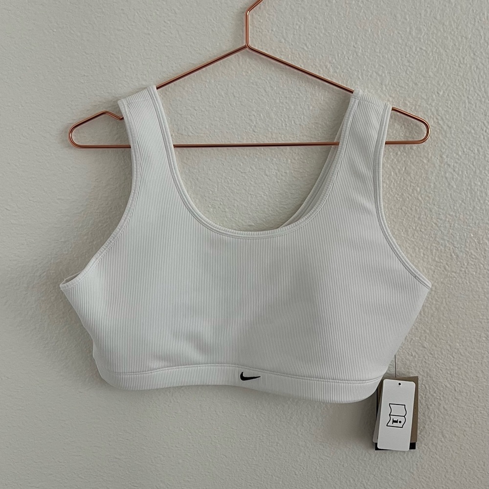 NWT NIKE Alate Bra